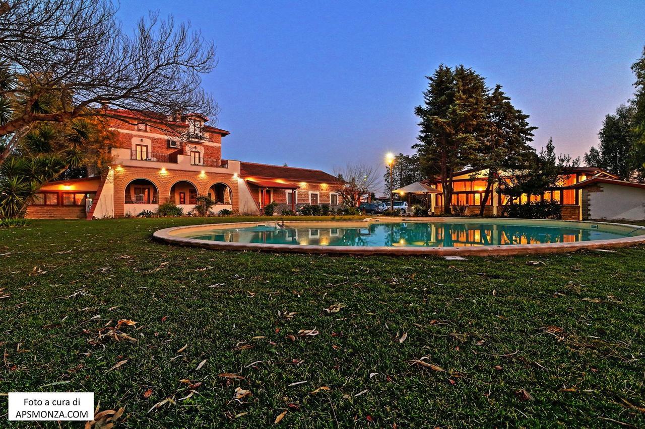 Hotel Casale Del Vento Aprilia Esterno foto